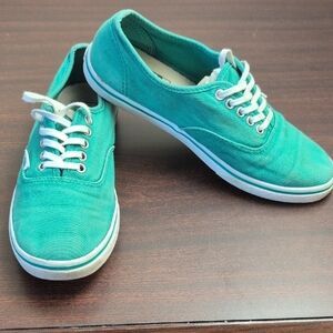 VANS GREEN SNEAKER SIZE 6.5 WOMAN